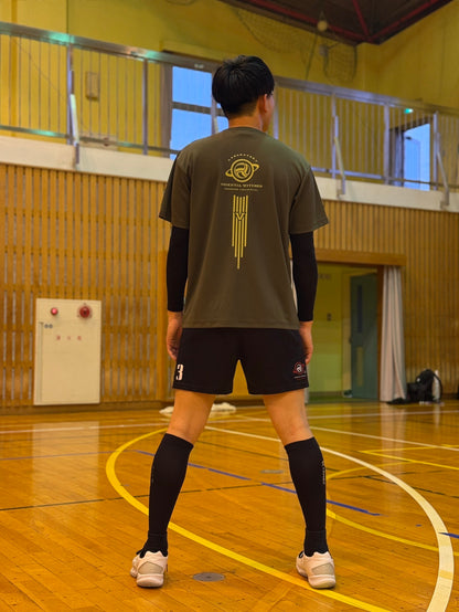 EIGHTEEN VNECK アーミーグリーン（グリーンティ×ホワイト）